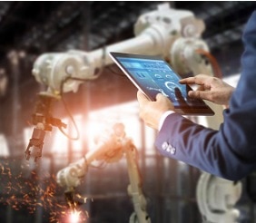role of operations manager in manufacturing